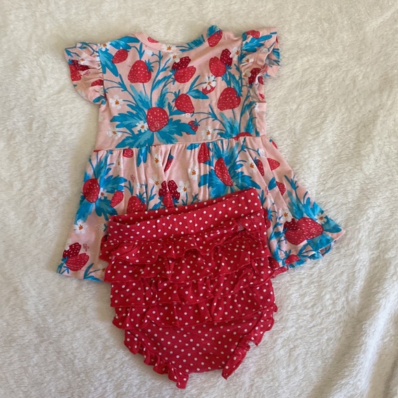 Posh Peanut Strawberry peplum ruffle bummie set - 6-12m - Picture 3 of 3